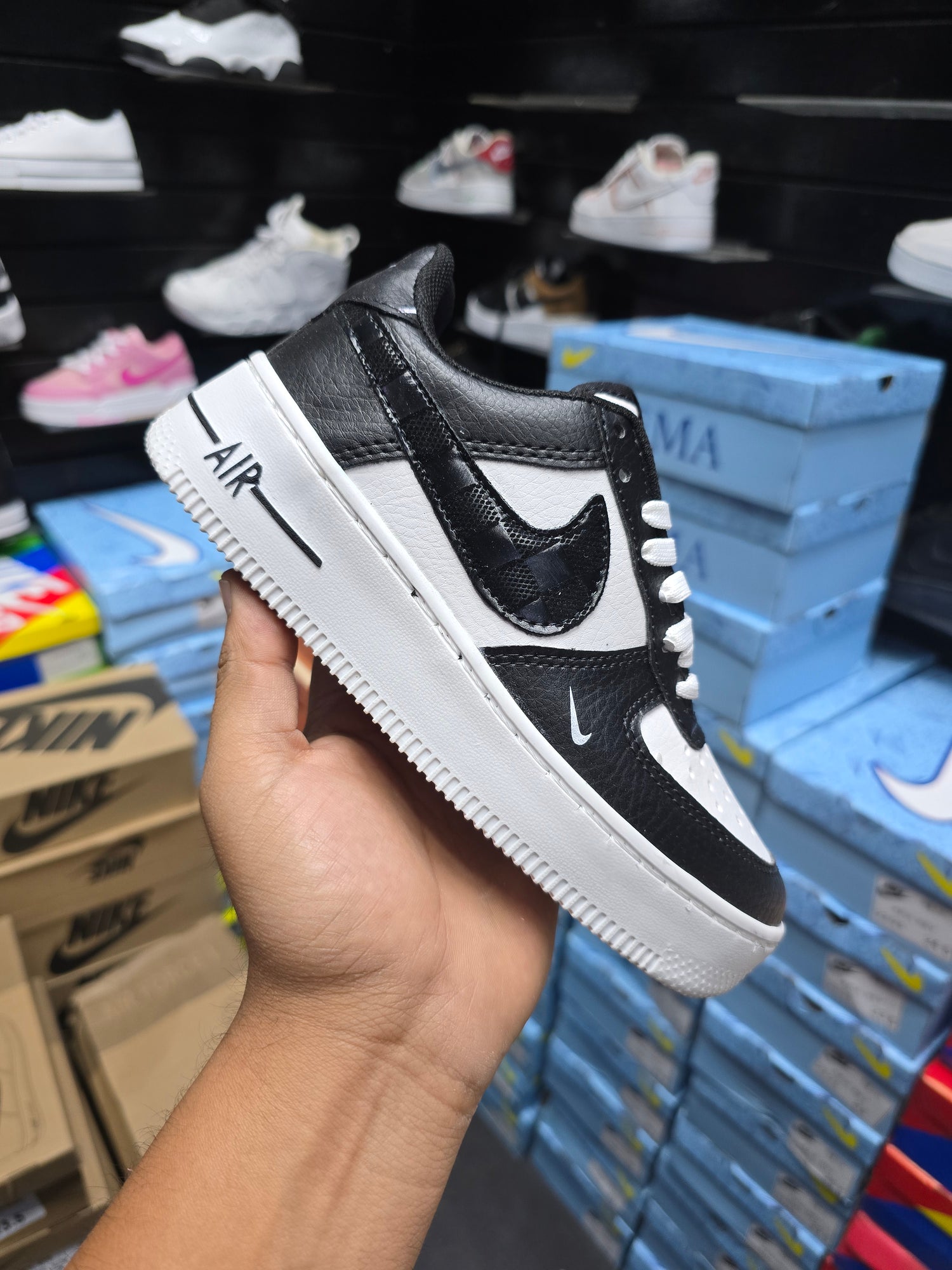AF1 NEGRO BLANCO CUADROS